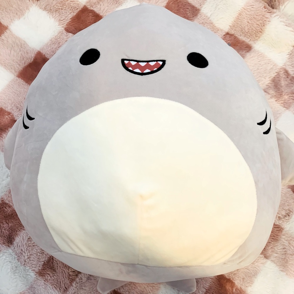 SQUISHMALLOW GORDON THE SHARK 16”
